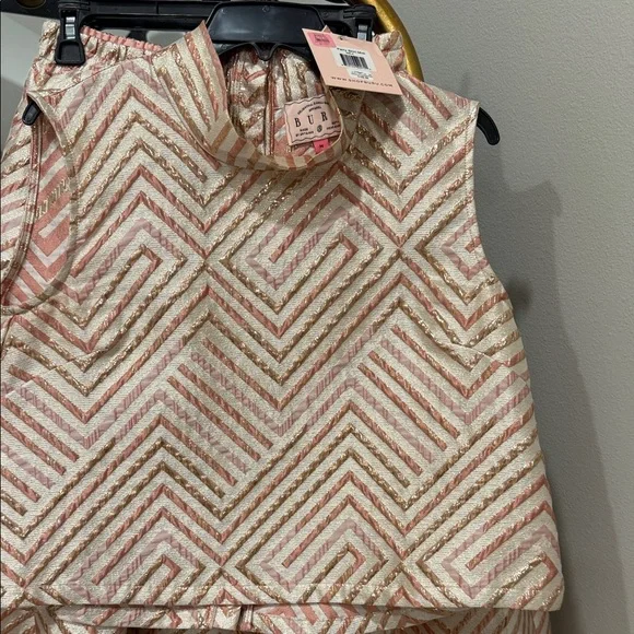 Chic Pink and Gold Women's Skirt Set - Picture 2 of 4